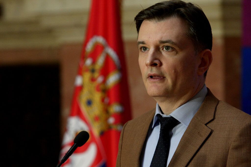 Главом и брадом то је извесни Бартулица, члан проусташке странке ДОМИНО, настале издвајањем из Домовинског покрета!